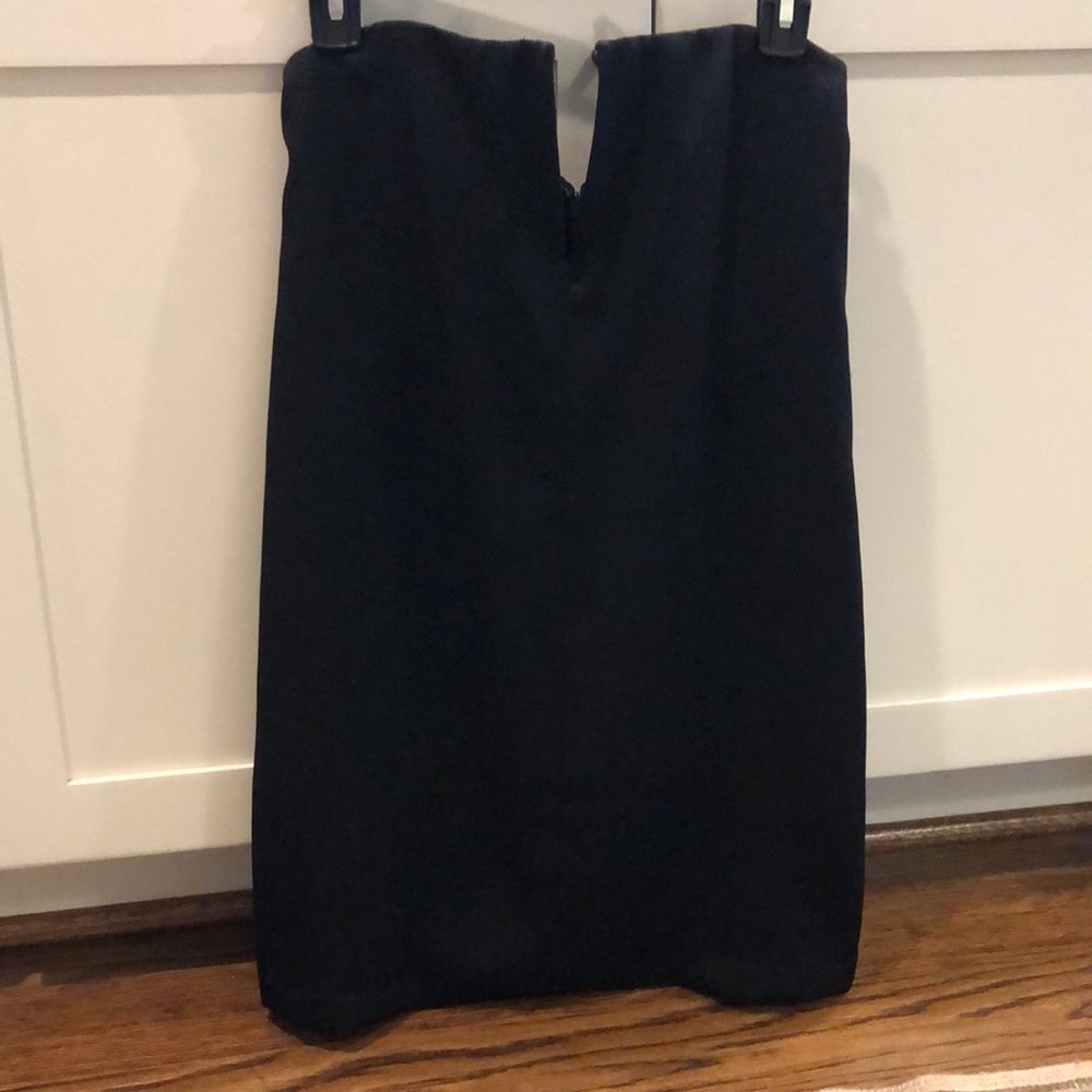 Black BCBGMaxAzria strapless mini dress with V front